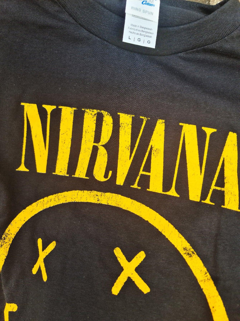 Nirvana - Vintage Smiley Face - Band T-Shirt - Blackwave Clothing